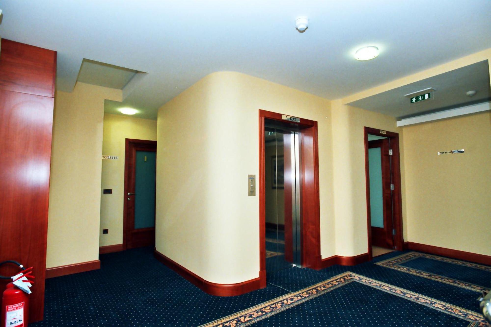 Hotel Savus Slavonski Brod Zewnętrze zdjęcie