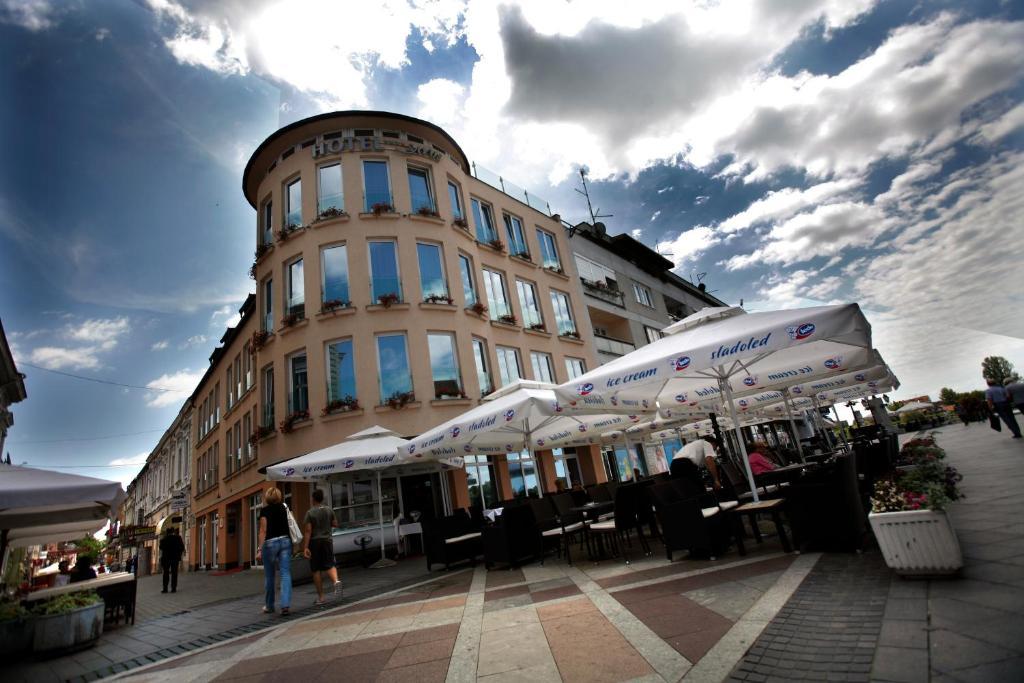 Hotel Savus Slavonski Brod Zewnętrze zdjęcie